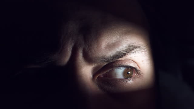4K-Thriller,-Horror-Man-Eye-Looking-Angry-and-Scared