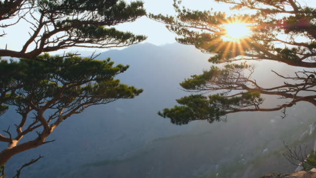 Sunset-at-Ulsanbawi,-Seoraksan-National-Park,-South-Korea