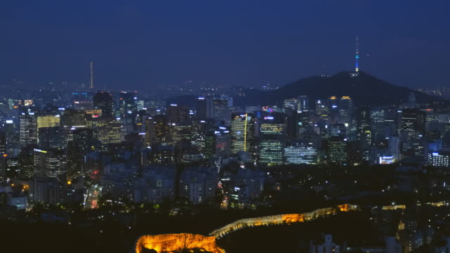 Seoul-city-at-night,-South-Korea