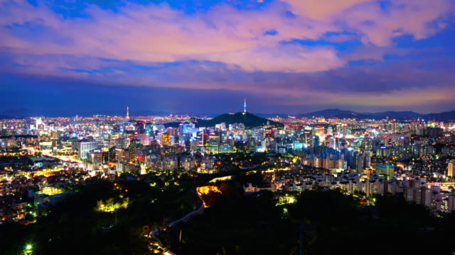Timelapse-of-Beautiful-cityscape-with-Seoul-tower--in-Seoul,-South-Korea,
