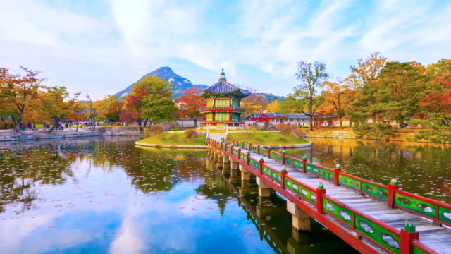 Zeitraffer-Herbst-Gyeongbokgung-Palast-in-Seoul,-Korea.