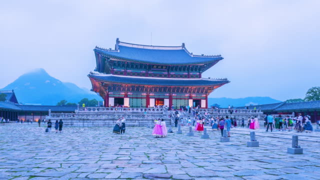 Hyper-Ablauf-der-Touristen-schwärmen-über-Gyeongbokgung-Palace-in-Stadt-Seoul,-Südkorea