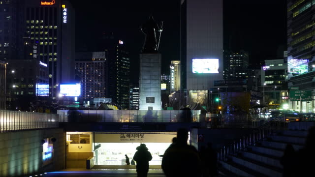Gwanghwamun-Plaza-Korea-General-Lee-Sunshin-Seoul-Night-Time-Laps-Great-Lighting