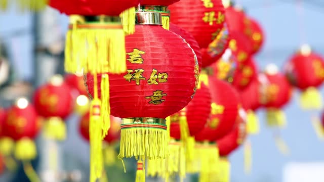 Linternas-del-año-nuevo-chino-en-chinatown,-bendición-texto-significan-salud-y-buena-riqueza.