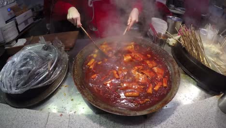koreanisches-Essen---Tteokbokki,-Haeundae,-Busan,-Südkorea,-Asien