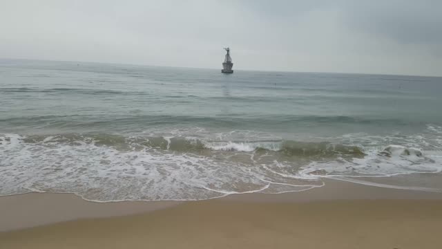 Playa-de-Haeundae-de-invierno-nublado-lluvioso