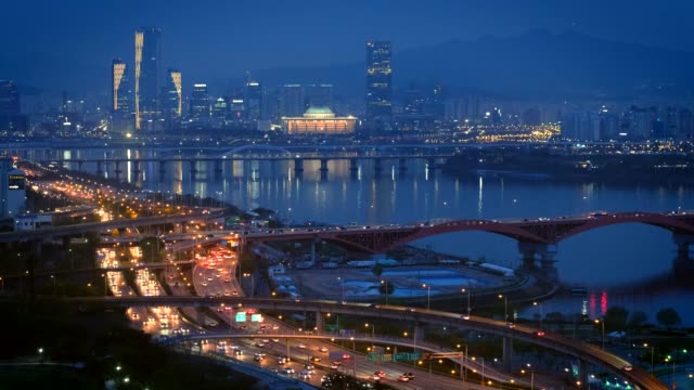 Seoul-cityscape-in-twilight,-South-Korea.