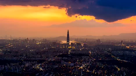 Zeitraffer-von-Tag-und-Nacht-Stadtbild-in-Seoul,-Südkorea.-Zoom-in.4K