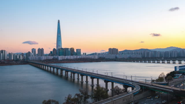 Tag-zu-Nacht-Zeitraffer-Video-von-Stadtbild-Skyline-von-Seoul-in-Südkorea,-Zeitraffer-4K