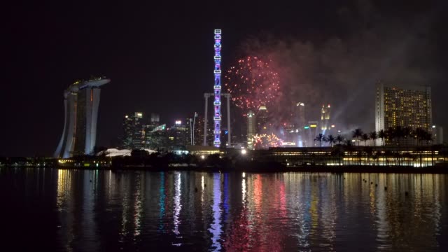 Singapur-Skyline-Feuerwerk