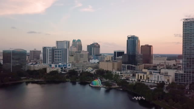 Die-Stadt-schöne-Orlando-Florida-Lake-Eola-Innenstadt-Luftaufnahme