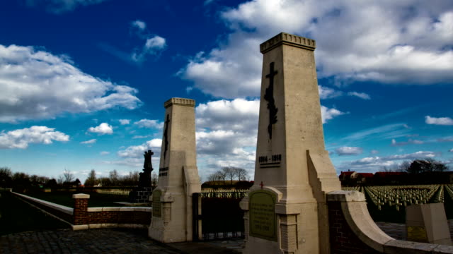 Weltkrieges-Orte-des-Erinnerns:-französische-Nationalfriedhof