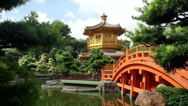 puente-y-pabellón-en-el-jardín-de-lian-nan-en-hong-kong