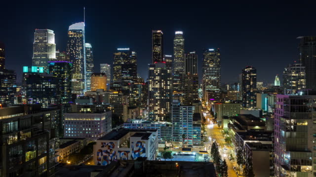 Die-Innenstadt-von-Los-Angeles-City-Skyline-bei-Nacht-Zeitraffer