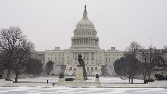 US-Capitol-in-Washington-DC-at-winter