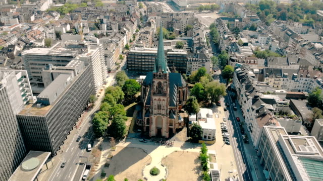 Vista-aérea-drone.-Alemania-Dusseldorf-Iglesia-San-Pedro.-Panorama-de-dusseldorf