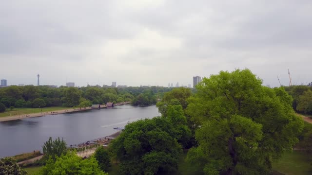 Wunderschöne-Luftaufnahme-des-Hyde-Park-in-London-von-oben