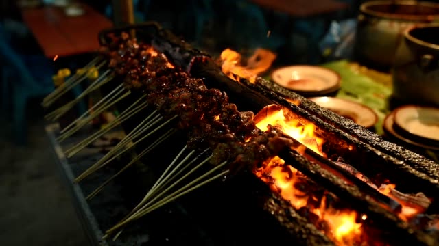 Sate-Matang-Aceh,-Indonesian-grilled-meats-with-charcoal-at-street-food-market