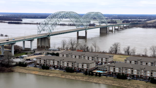 Timelapse-of-Bridge-over-Mississippi-River-at-Memphis