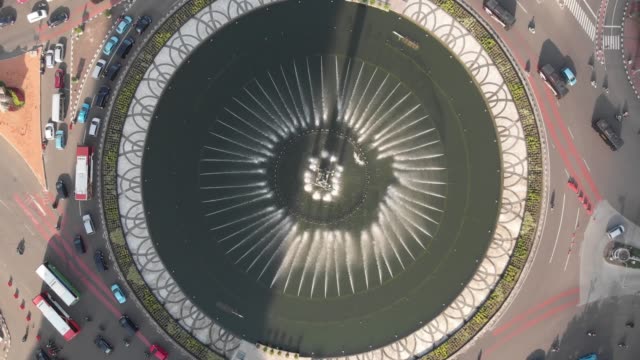 Clip-de-vista-aérea-de-la-estatua-del-monumento-Selamat-Datang-o-monumento-de-bienvenida-de-Yakarta