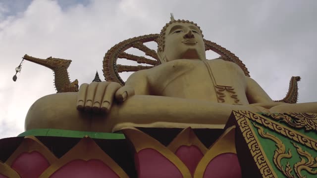 Buda-monumento-timelapse-en-tailandia-samui