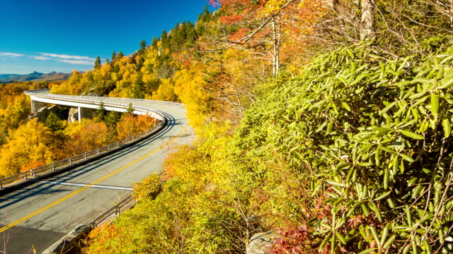 Scenic-View-of-Linn-Cove-Viaduct-on-Blue-Ridge-Parkway