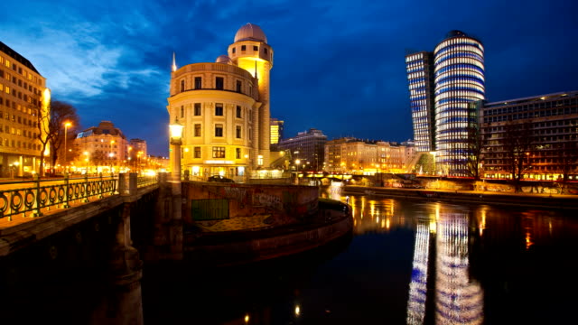 Time-lapse-of-the-Danube-Canal-Vienna---Austria