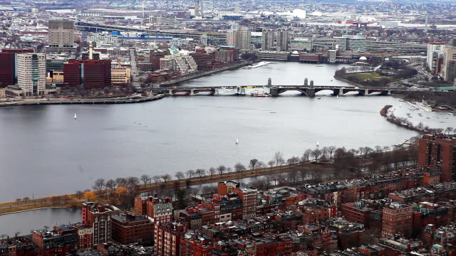 Boston,-Massachusetts-with-the-Charles-River