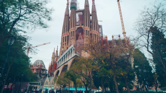 Tageslicht-Sagrada-Familia-in-Barcelona-4-k-Zeitraffer-Spanien