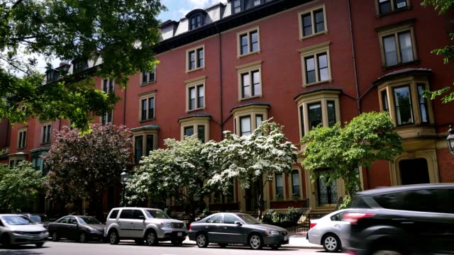 Typische-Roter-Ziegelstein-Apartment-Gebäude-im-der-Innenstadt-von-Boston