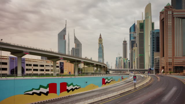 Innenstadt-von-Dubai-Stadt-Verkehr-Straße-4-k-Zeit-verfallen-Vereinigte-Arabische-Emirate