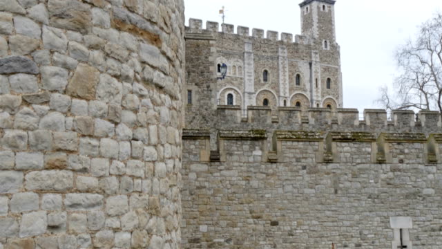 The-huge-tower-of-London