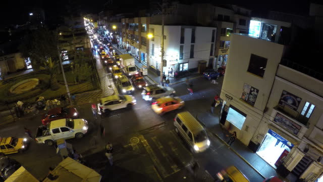 Crazy-night-road-intersection-traffic,-time-lapse-video