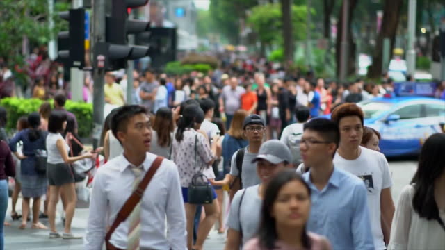 Crowd-of-people-cross-Orchard-Road