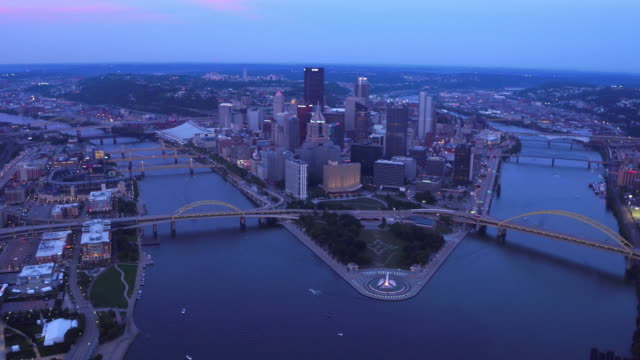 Aerial-view-of-Pittsburgh-at-dusk