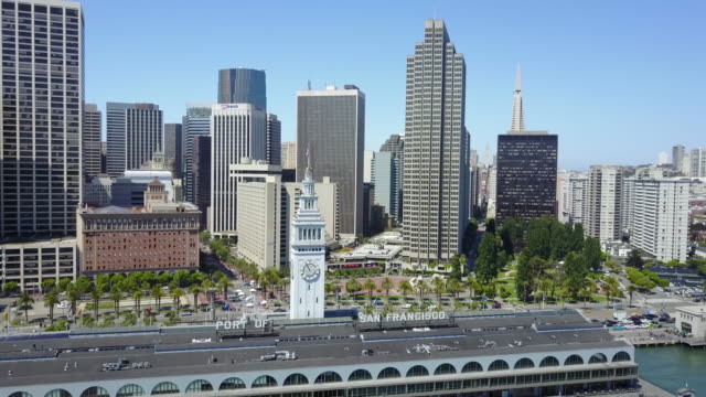 Skyline-of-San-Francisco-Embarcadero-with-aerial-view-of-the-financial-district.