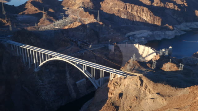 Luftaufnahme-des-Colorado-River-Bridge-und-den-Hoover-Dam