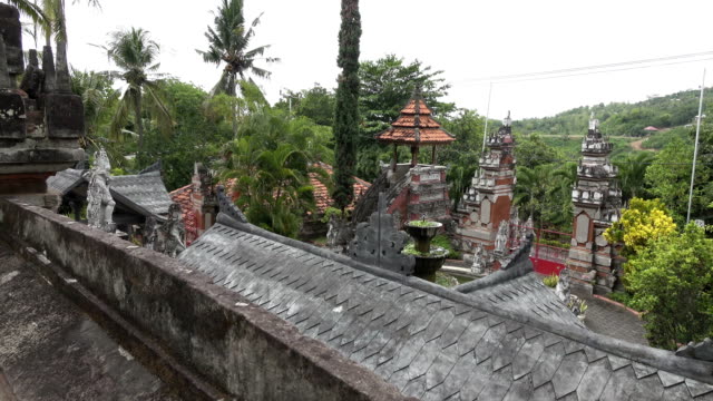 Brahmavihara-Arama-auch-bekannt-als-Vihara-Buddhas-Banjar-ist-buddhistische-Tempel-Kloster-in-Bergen-in-der-Nähe-von-Lovina-in-Nord-Bali