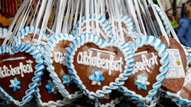 Beautifully-decorated-with-colorful-glaze-gingerbread-at-the-Oktoberfest,-the-world-famous-beer-festival-in-Bavaria,-in-Munich,-Germany