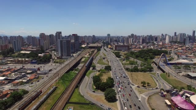 Luftaufnahme-des-radialen-Leste-Avenue-in-Sao-Paulo,-Brasilien