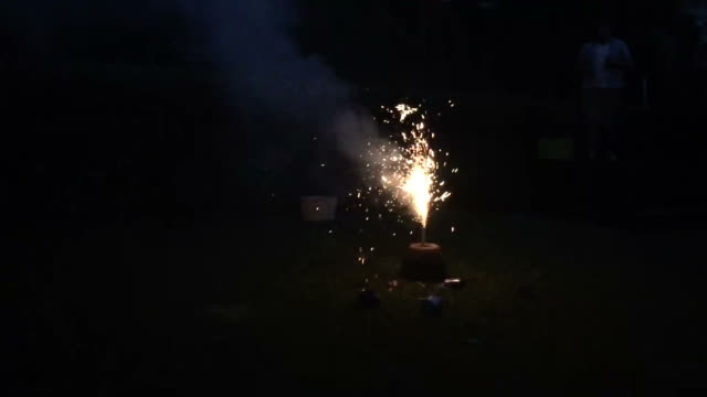 Fireworks-explosive-pyrotechnic-in-slow-motion
