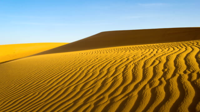 Wüste-Sanddünen-bei-Sturm-Drehung-timelapse