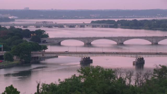 Vista-aérea-del-río-de-Potomac-al-atardecer.