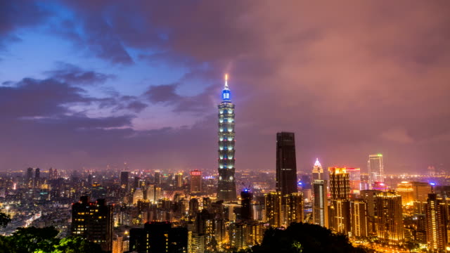 Timelapse-Taipei-101-Tower-und-Stadtbild-von-Taiwan-in-der-Nacht