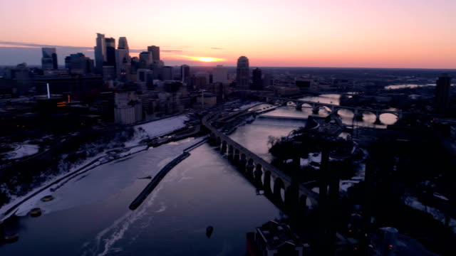 Minneapolis-Skyline---Antenne-filmische-bei-Sonnenuntergang