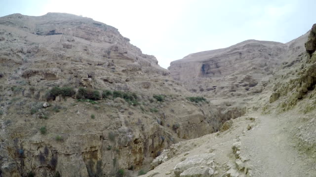 Panorama-del-monasterio-ortodoxo-de-San-Jorge-de-Choziba,-en-Wadi-Qelt,-en-el-este-Cisjordania,-Jerusalén,-Israel,-el-Wadi-Qelt-o-Nahal-Prat,-zona-de-montaña-en-el-norte-del-desierto-de-Judea
