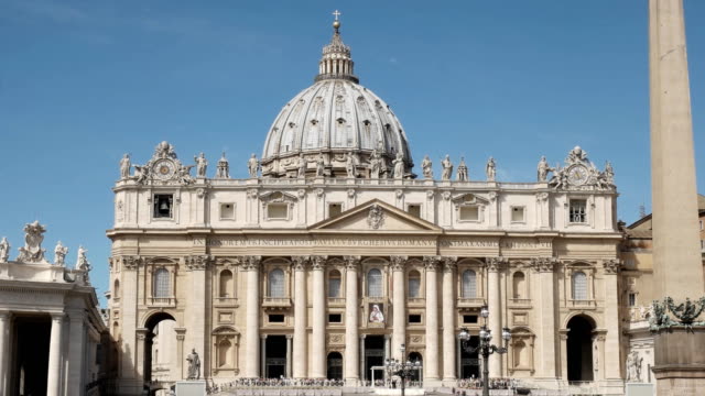 Morgen-Blick-auf-den-Petersdom-in-der-Vatikanstadt