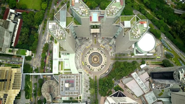 Aerial-top-down-footage-of-Suntec-City-shopping-mall-and-Fountain-of-Wealth.