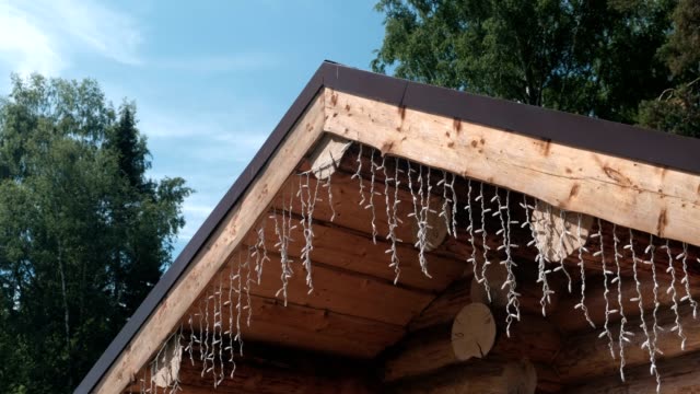 Garlands-on-the-roof-of-a-log-house.