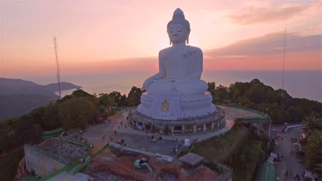 puesta-del-sol-en-la-vista-aérea-en-Phuket-Tailandia-de-Buda-grande
